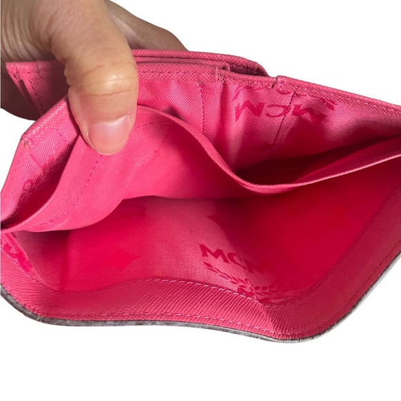 92 MCM  Visetos Glam Trifold Front Snap Wallet - Picture 7 of 10